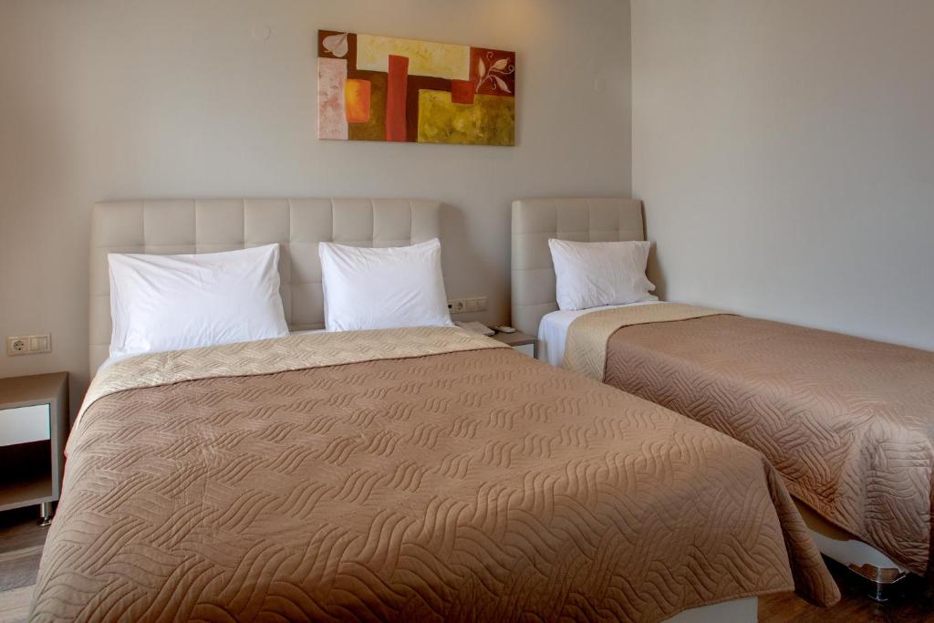 Łóżko lub łóżka w pokoju w obiekcie Irini Hotel