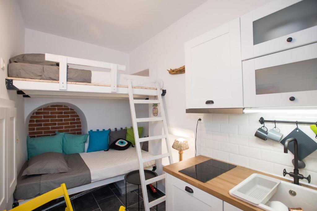a small room with a bunk bed and a kitchen at Cute Mykonos DownTown Studio in Mýkonos City