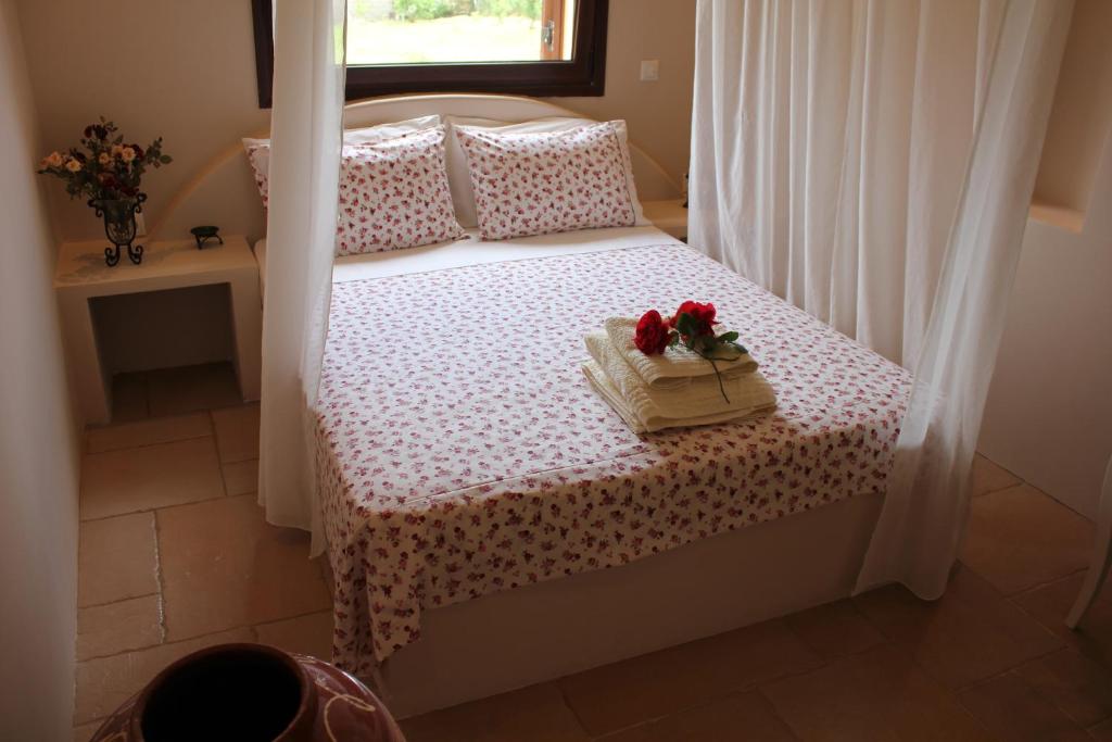 Postel nebo postele na pokoji v ubytování *Villa Pap-Live the Greek hospitality in a village*