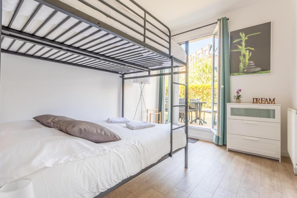Gallery image of Nice Apartment Garden - 5 min DISNEYLAND Paris - Val d&#39;Europe Center in Chessy