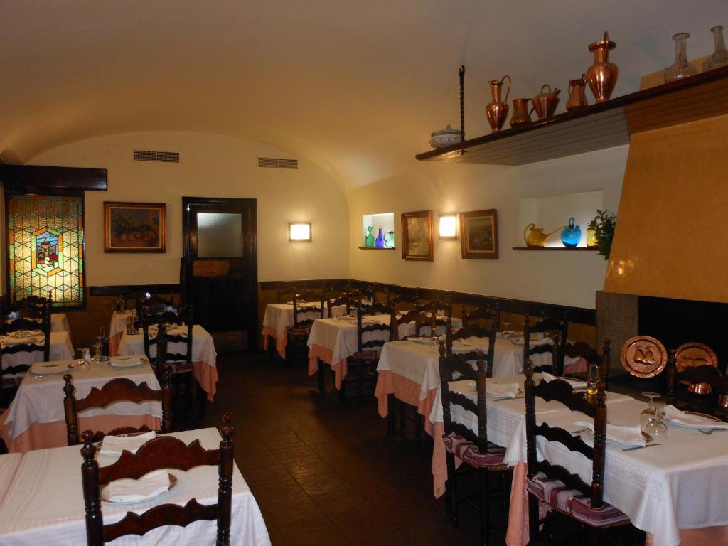 Restaurace v ubytování Hostal Can Pou