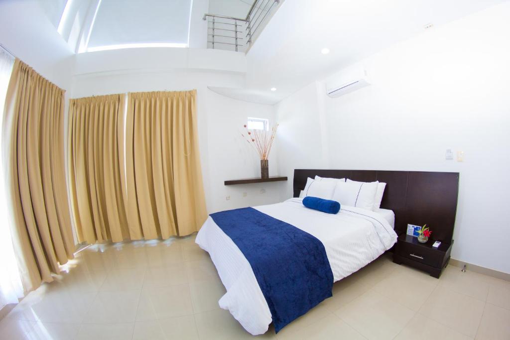 Posteľ alebo postele v izbe v ubytovaní Hotel Altamar Cartagena