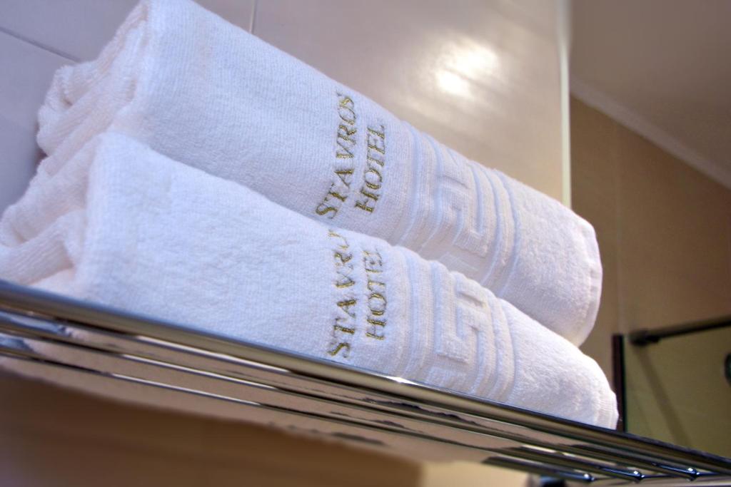 Postel nebo postele na pokoji v ubytování Stavros Hotel