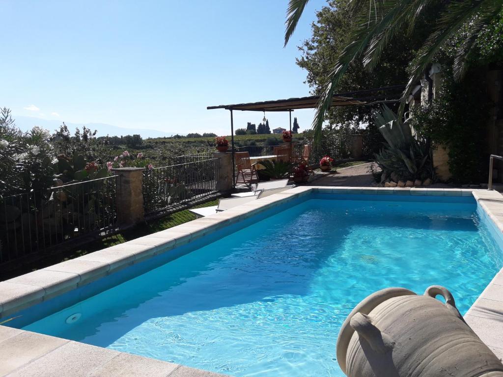 The swimming pool at or close to Casa Del Leone Rosso e Welness a due passi dalla Costa dei Trabocchi