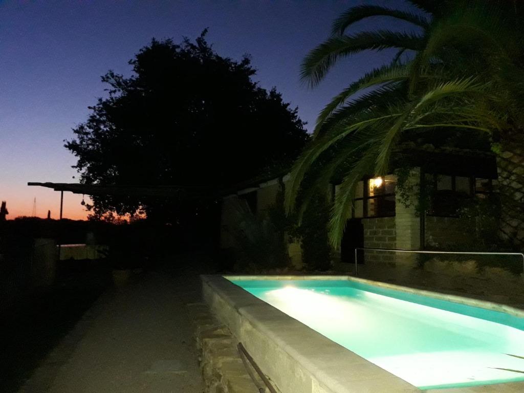 The swimming pool at or close to Casa Del Leone Rosso e Welness a due passi dalla Costa dei Trabocchi