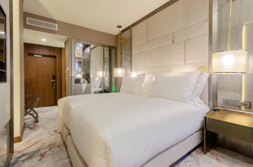 
Superior Twin Room with Avenue View
