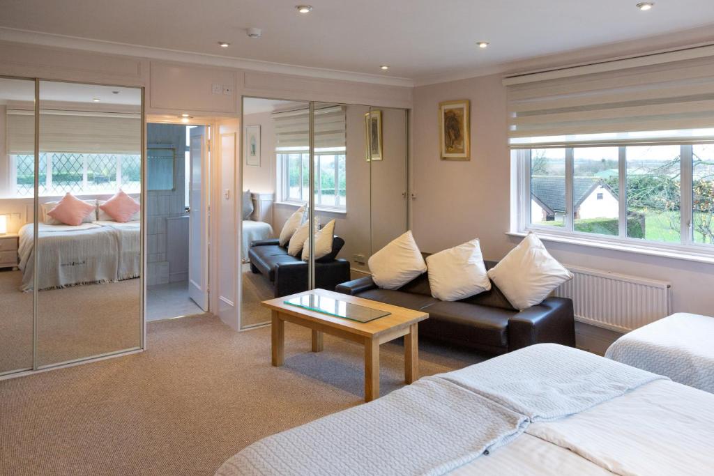 A seating area at Elmcroft Guest House