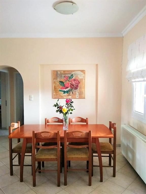 Lonelia's Family Homes - Maison De Deux Chambres