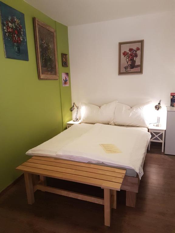 Postel nebo postele na pokoji v ubytování Garni Giacometti