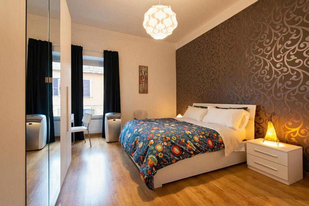 Tempat tidur dalam kamar di Rome La Sapienza Apartment