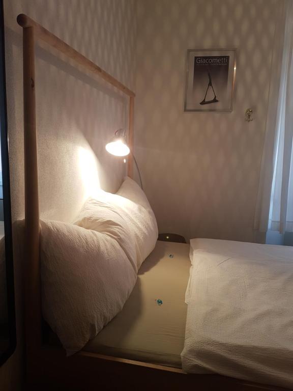 Postel nebo postele na pokoji v ubytování Garni Giacometti