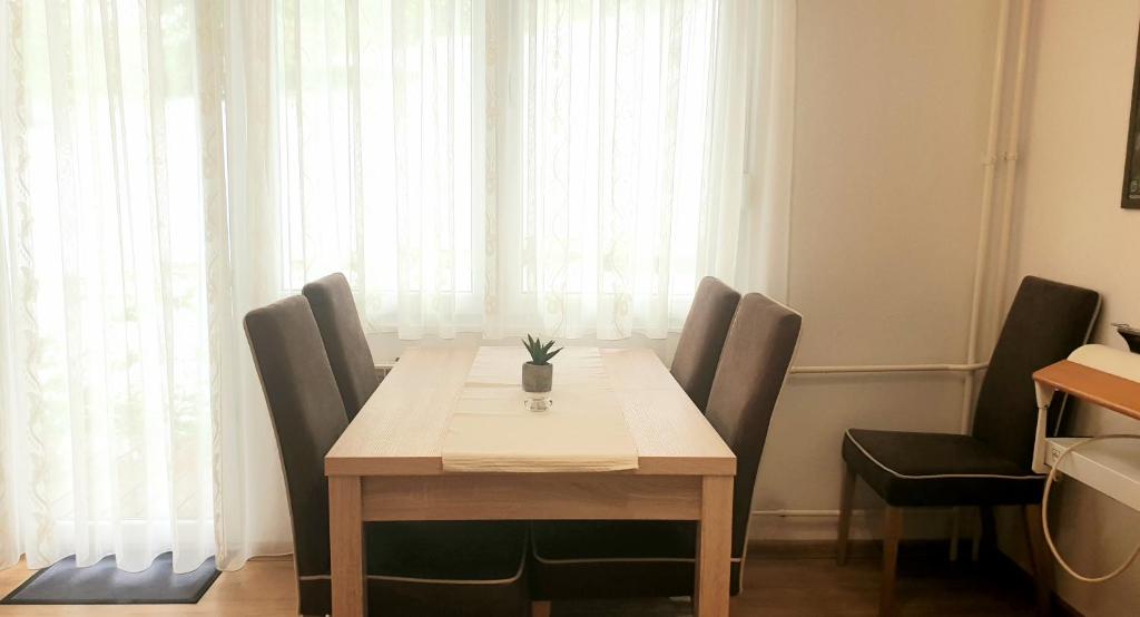 Posedenie v ubytovaní Apartment Near the Lakes