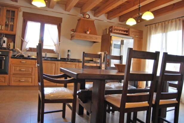 Kuchyň nebo kuchyňský kout v ubytování CASA RURAL EL PILON