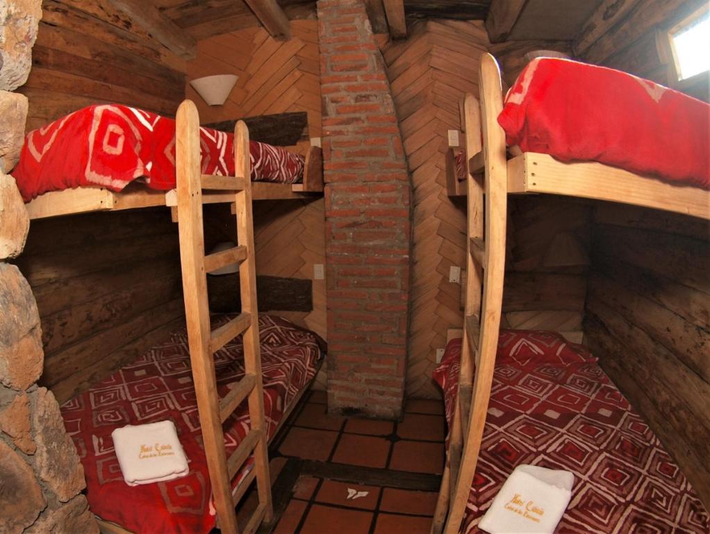 Palanda nebo palandy na pokoji v ubytování Hotel Cabaña Los Ruiseñores