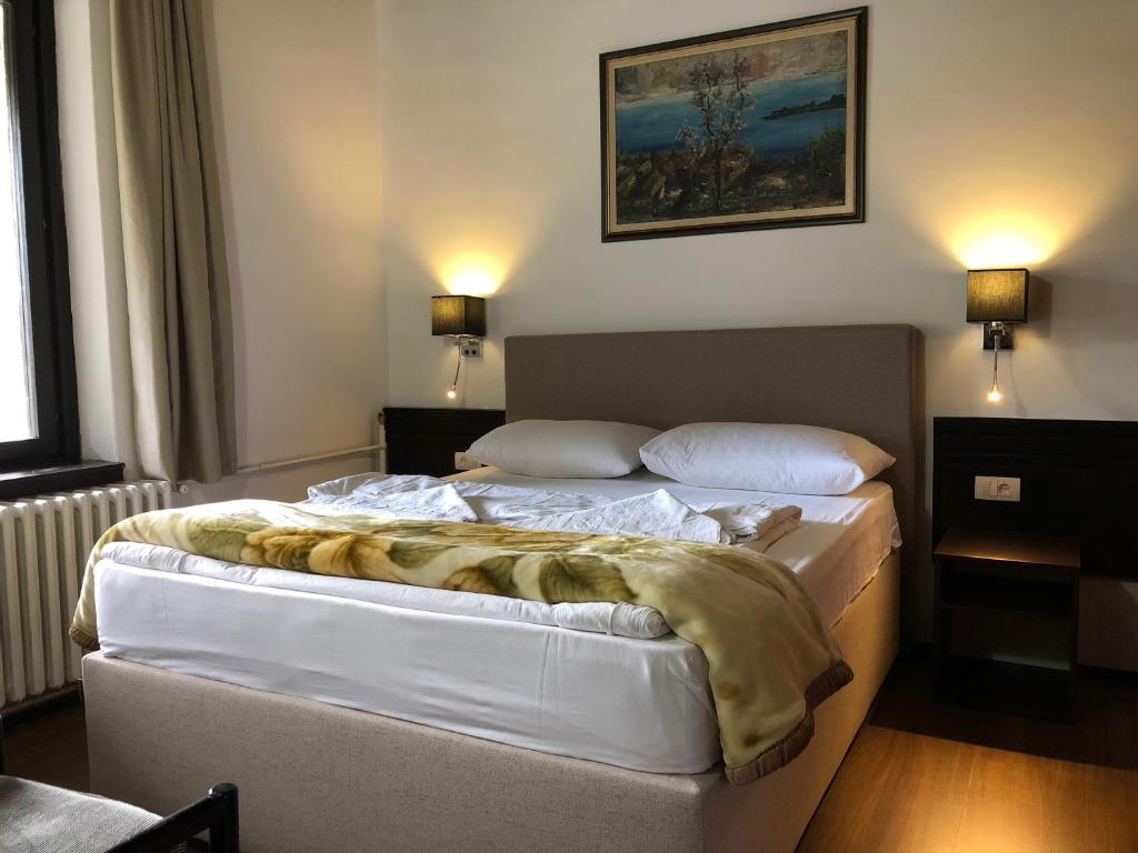 Postel nebo postele na pokoji v ubytování Hotel Komovi