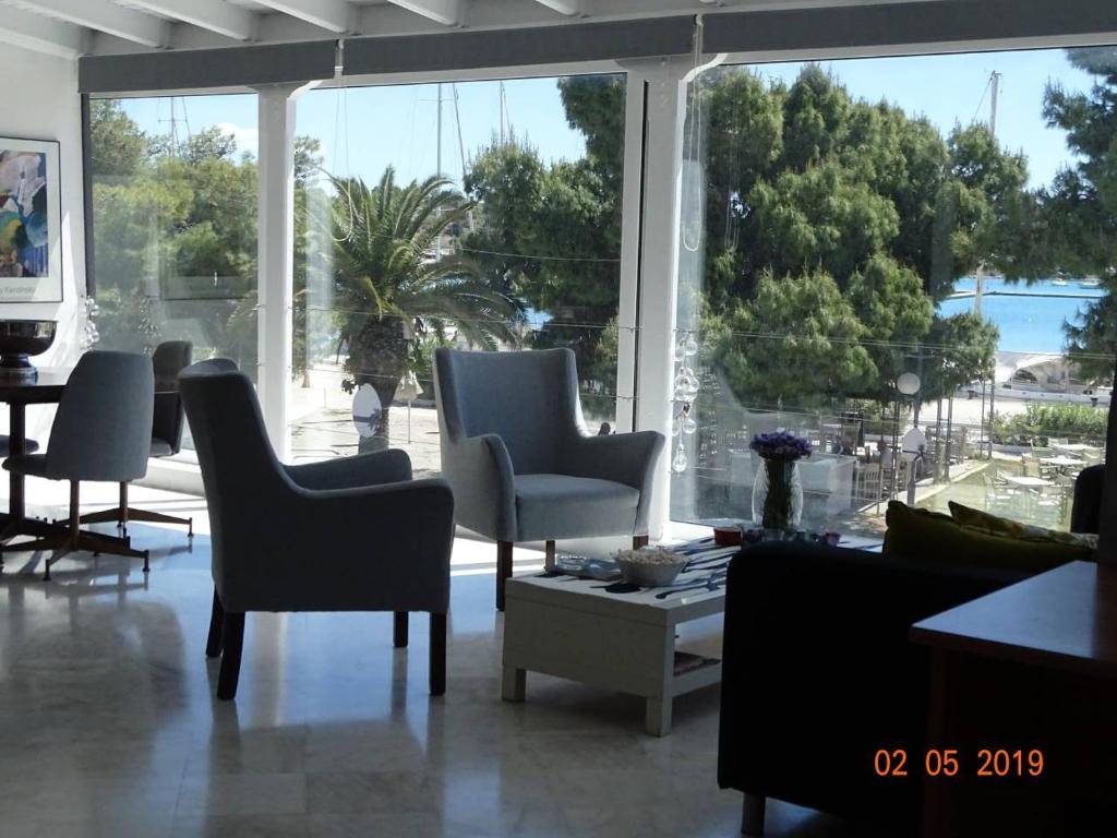 Χώρος καθιστικού στο Luxury Loft in Porto Heli !!!