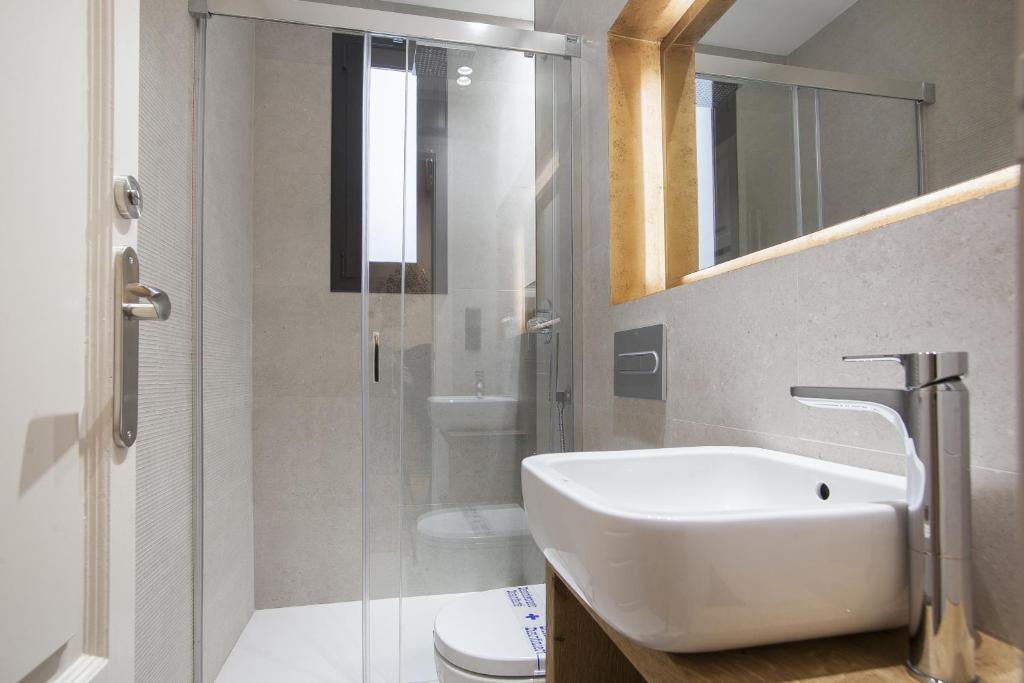 Kúpeľňa v ubytovaní Tendency Sagrada Familia Luxury
