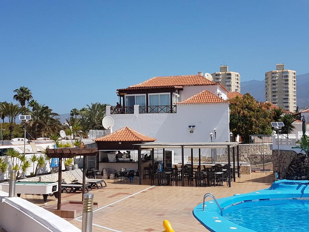 Bazén v ubytování PLAYA LAS AMERICAS PARAISO ROYAL nebo v jeho okolí