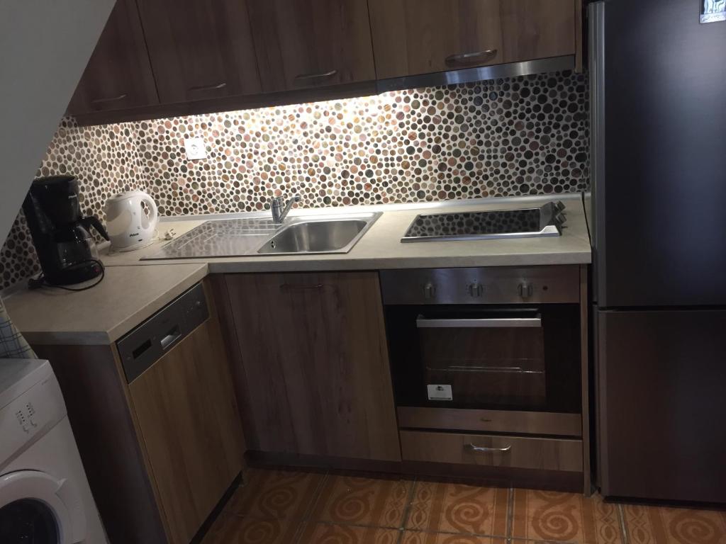 Kuchyňa alebo kuchynka v ubytovaní Porto Enetiko Suites