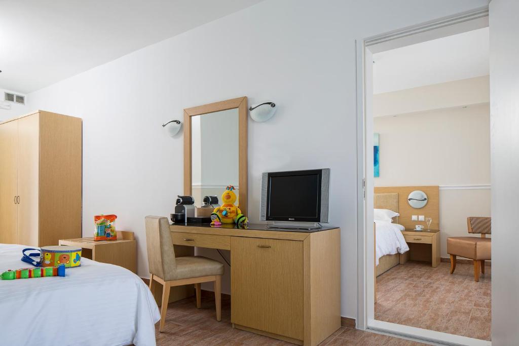 Postel nebo postele na pokoji v ubytování Lagos Mare Hotel