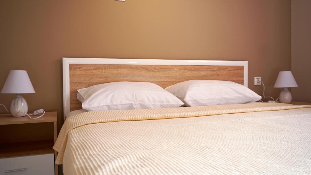 A bed or beds in a room at Stratonikis Apartments