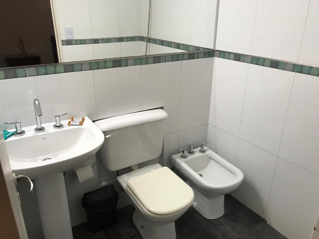 Koupelna v ubytování Cordoba Inn Apart Hotel