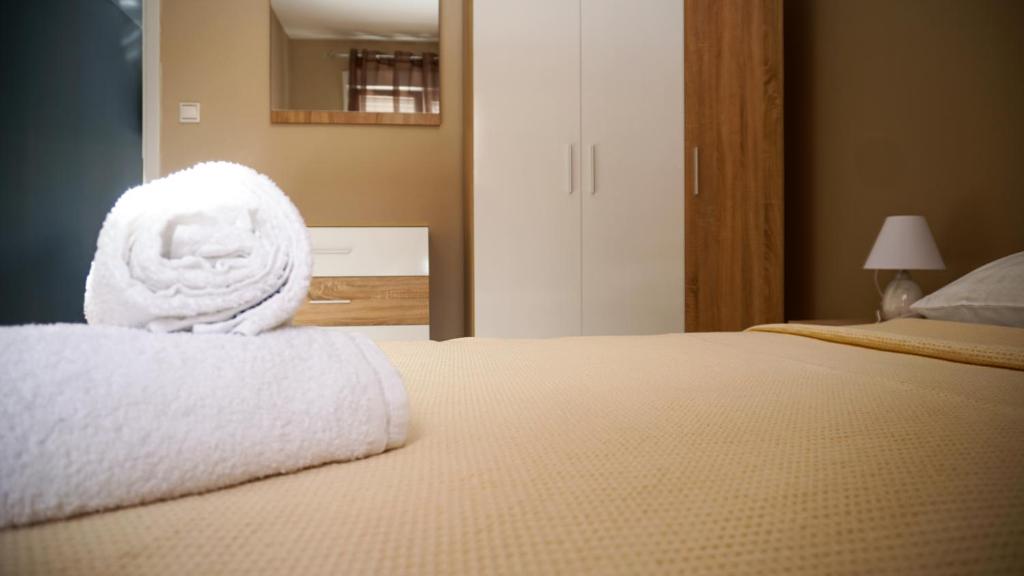 A bed or beds in a room at Stratonikis Apartments