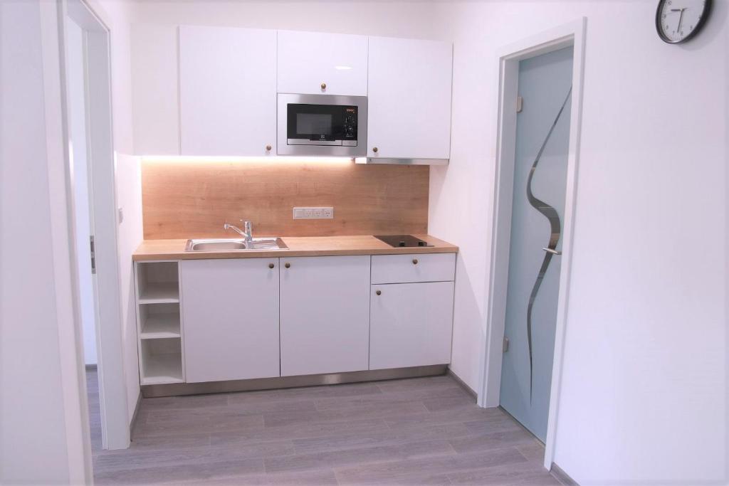 Kuchyň nebo kuchyňský kout v ubytování JM Apartments