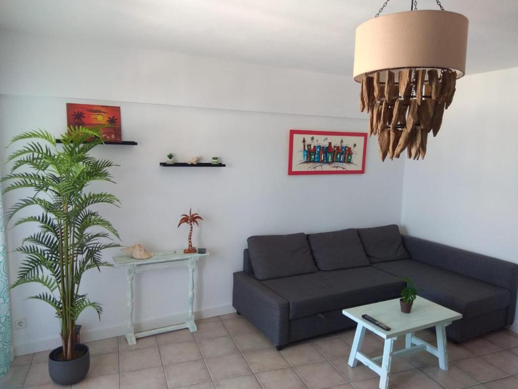 Posezení v ubytování APARTAMENTO ACOGEDOR CON VISTAS AL MAR