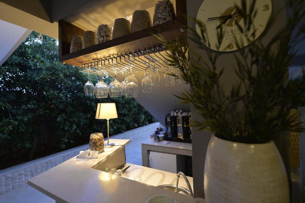 Rooms Villa Ropuš的休息区