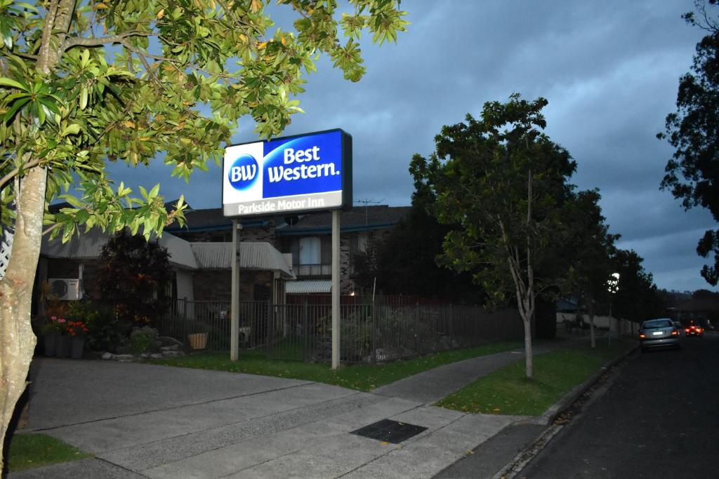 a best western sign in front of a house at Best Western Parkside Motor Inn in Coffs Harbour