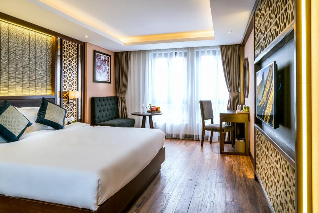 TV a/nebo společenská místnost v ubytování Conifer Grand Hotel