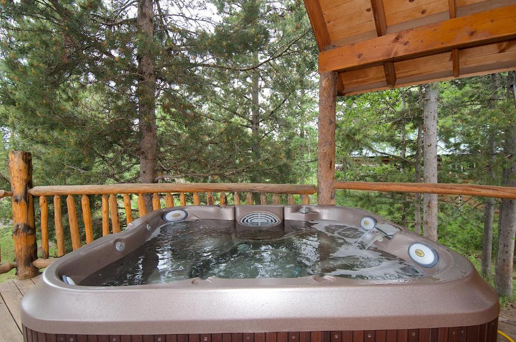 Image result for Trappers Chalet by KABINO Luxury Mountain Lodge Hot Tub Close to ...