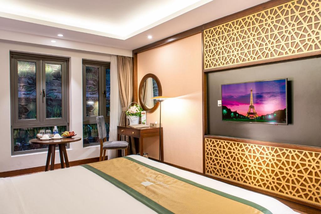TV a/nebo společenská místnost v ubytování Conifer Grand Hotel