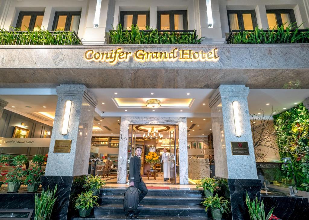 Exteriér nebo vchod ubytování Conifer Grand Hotel
