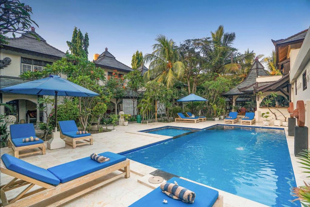 an image of a swimming pool at a villa at Martas Hotel in Gili Trawangan