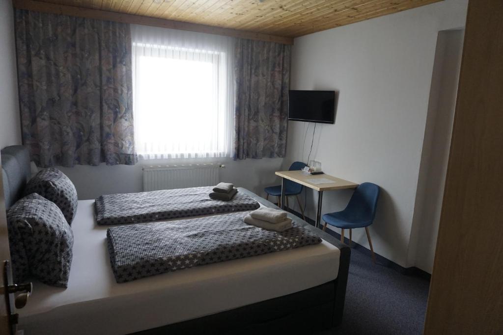 Postel nebo postele na pokoji v ubytování Pension-Ferienwohnung Rotar