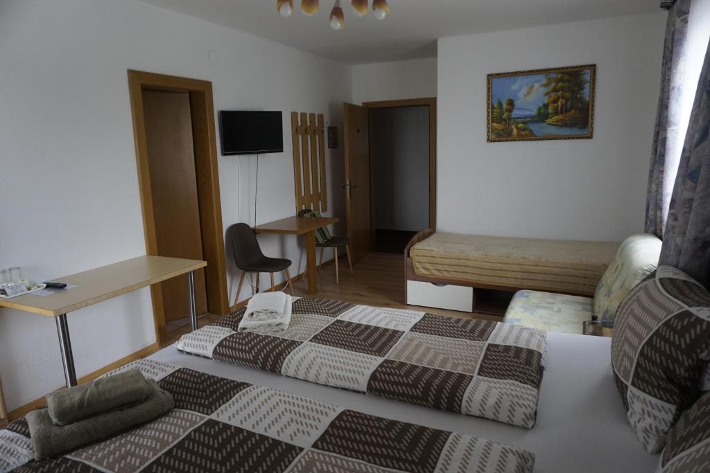 Postel nebo postele na pokoji v ubytování Pension-Ferienwohnung Rotar