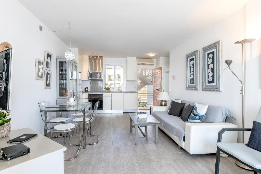 Kuchyň nebo kuchyňský kout v ubytování Apartment Sivella By homevillas360