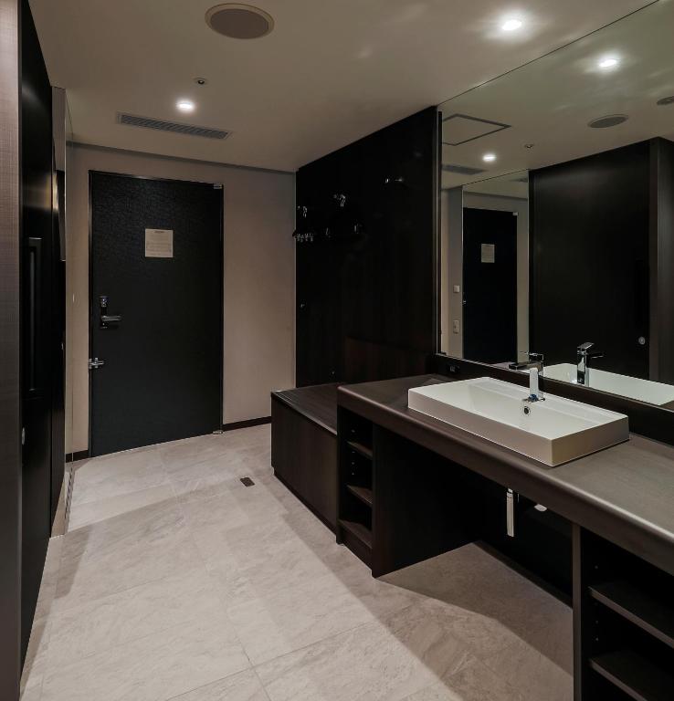 Ванная комната в KKR Hotel Osaka