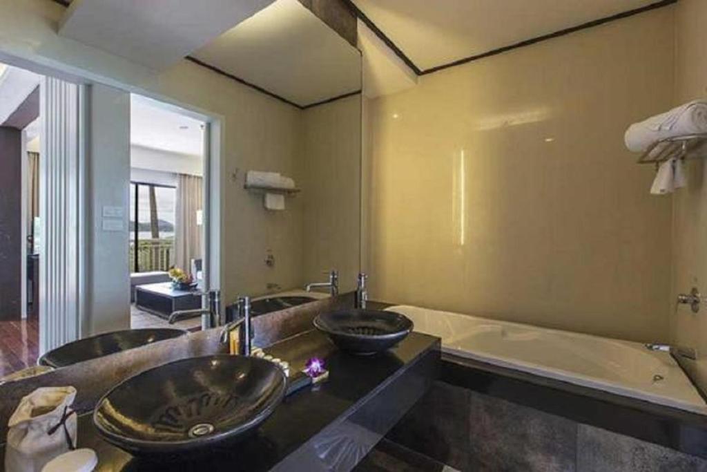 Koupelna v ubytování Cape Panwa Hotel Phuket