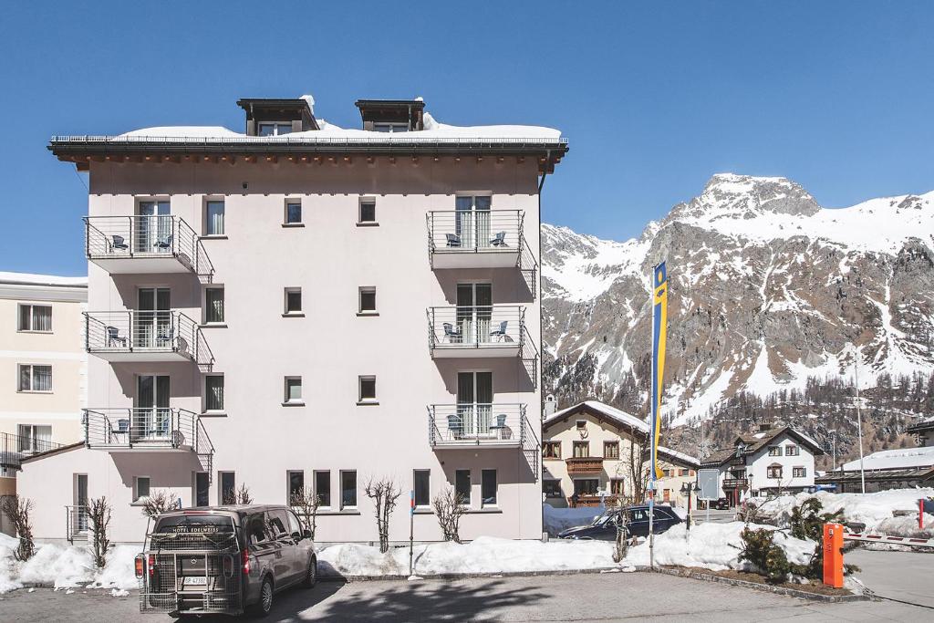 Nespecifikovaný výhled na hory nebo výhled na hory při pohledu z hotelu