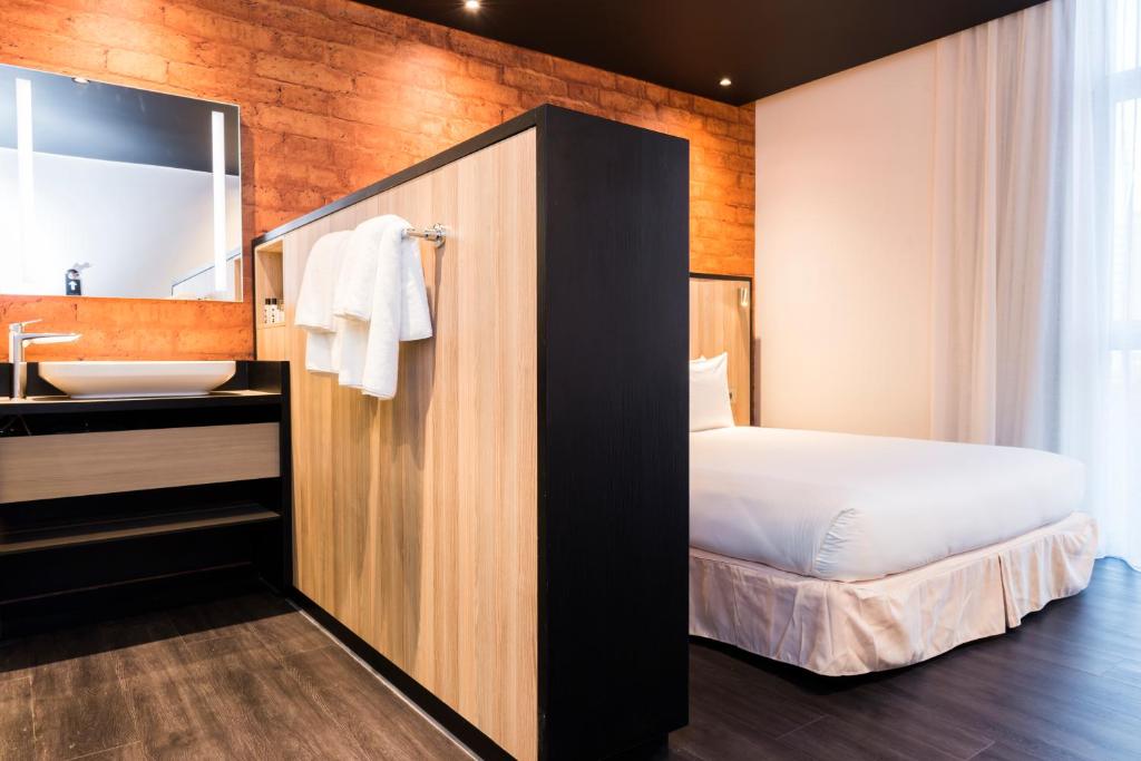Postel nebo postele na pokoji v ubytování ONOMO Hotel Maputo