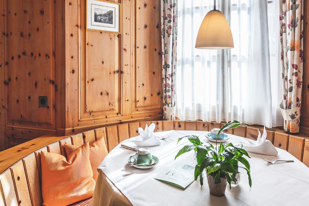 Posezení v ubytování Hotel Post Sils Maria