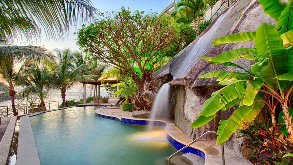 Kolam renang di atau dekat dengan Luxury Beach Frontage Villa with amazing views for Rent