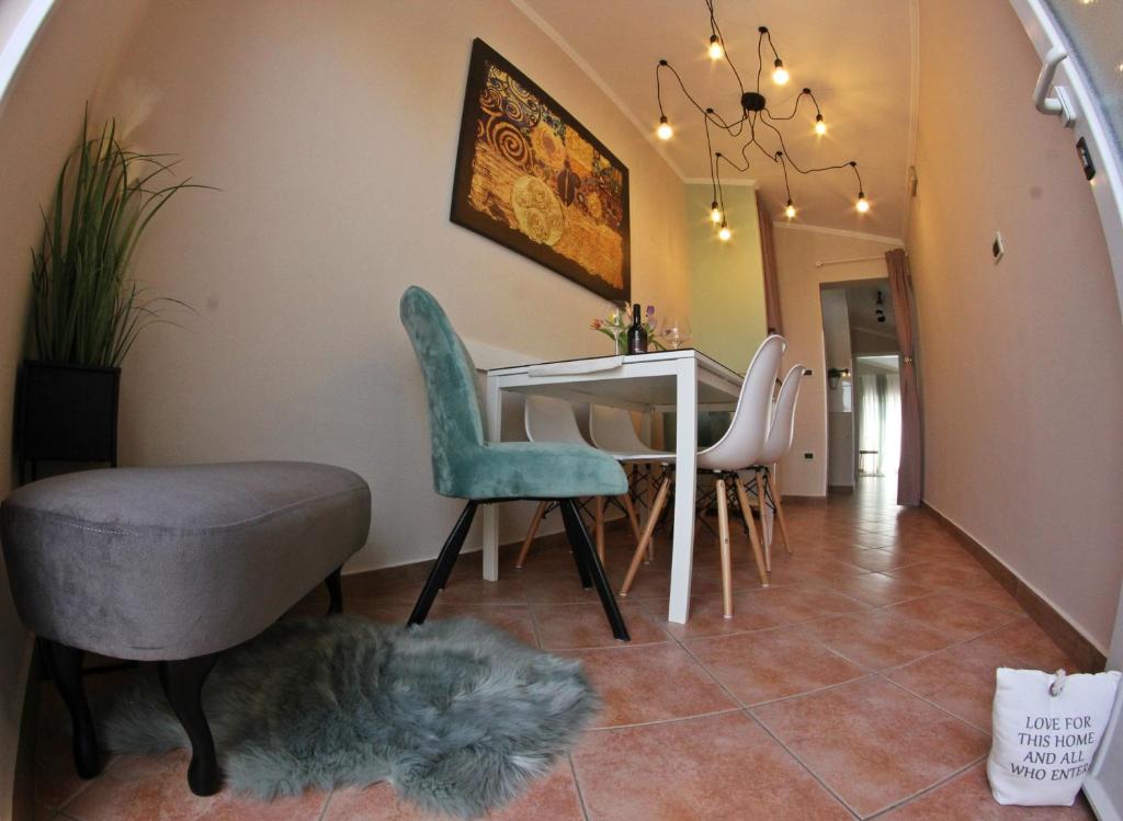Posezení v ubytování Room and Apartment Doris