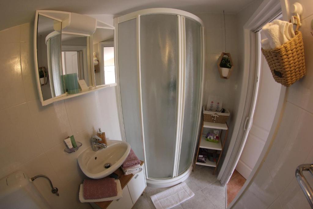 Koupelna v ubytování Room and Apartment Doris