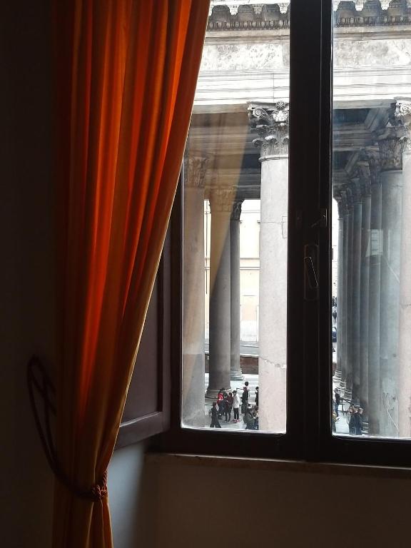 Fotografia z galérie ubytovania L'antica dimora con splendida vista sul Pantheon v Ríme