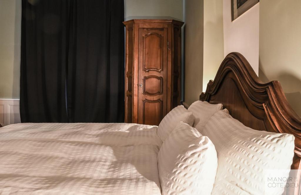 Postel nebo postele na pokoji v ubytování Manoir de la Côte-Dieu