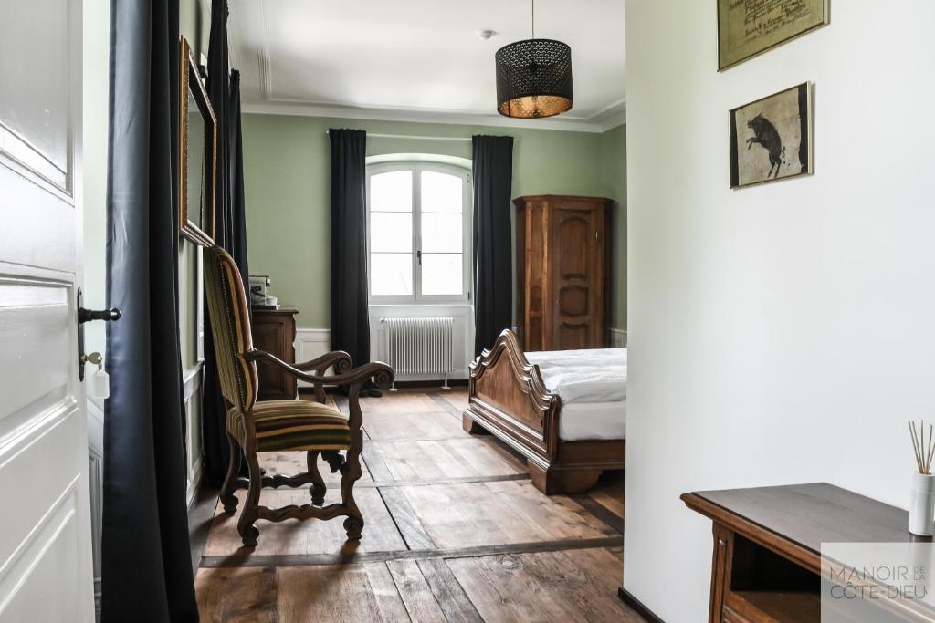 Postel nebo postele na pokoji v ubytování Manoir de la Côte-Dieu